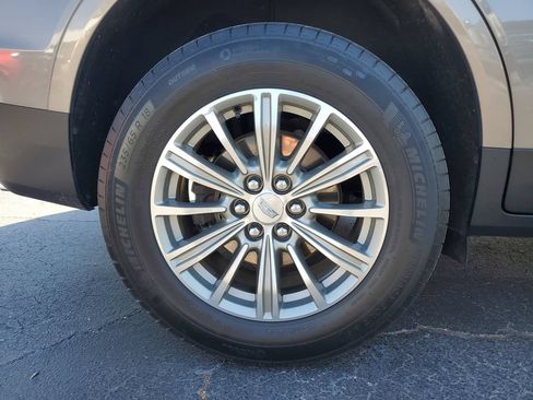 Used 2018 Cadillac XT5 Luxury w/ Driver Awareness Package FWD image 5