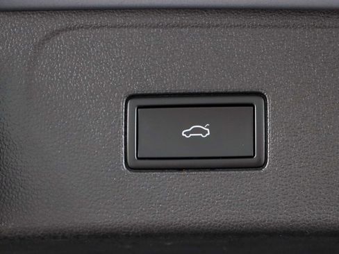 Used 2024 Volkswagen Atlas SE image 31