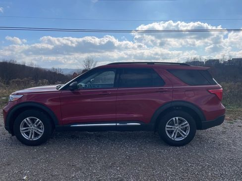 Certified 2022 Ford Explorer XLT w/ Equipment Group 202A image 8