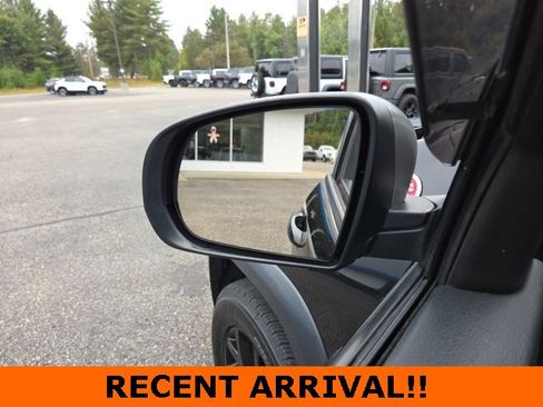 Used 2015 Jeep Cherokee Trailhawk w/ Cold Weather Group image 33
