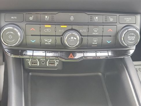 Used 2024 Dodge Durango GT AWD/4WD image 28