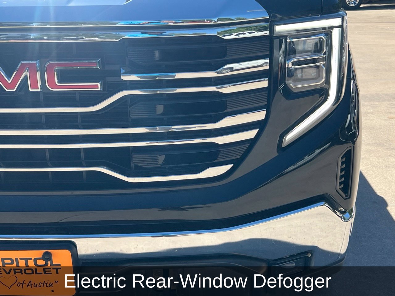 Used 2025 GMC Sierra 1500 SLT RWD image 9