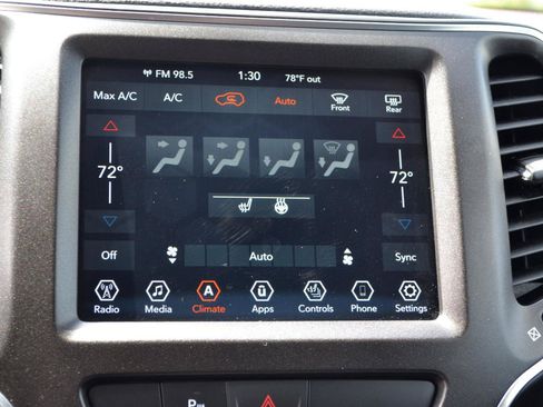 Used 2020 Jeep Cherokee Trailhawk w/ Cold Weather Group AWD/4WD image 19
