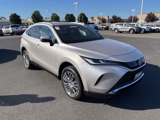 Used 2023 Toyota Venza XLE AWD/4WD image 1