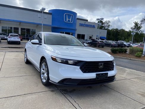 Used 2023 Honda Accord LX image 2