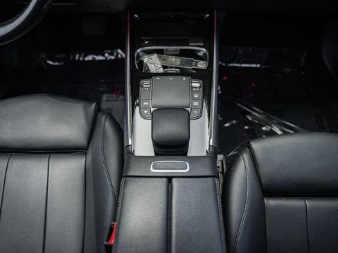 Used 2021 Mercedes-Benz GLB 250 4MATIC image 29