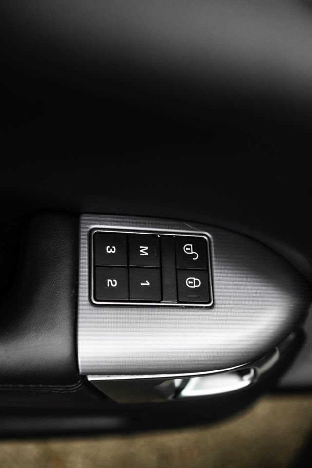 Used 2018 Land Rover Range Rover Sport HSE AWD/4WD image 34