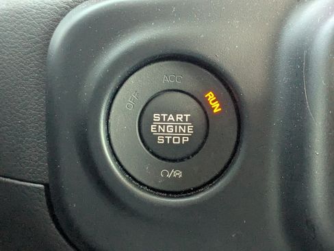Used 2023 Jeep Gladiator Rubicon w/ LED Lighting Group AWD/4WD image 35