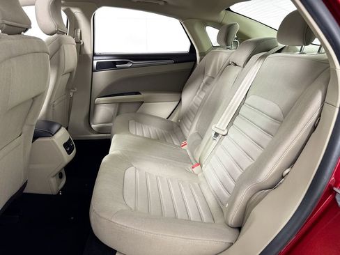 Used 2019 Ford Fusion SE image 28