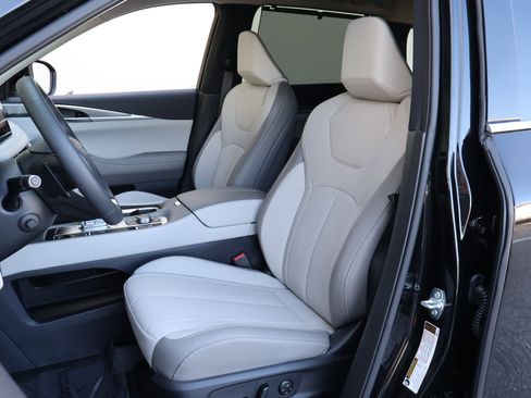 Certified 2026 INFINITI QX60 Luxe w/ Cargo Package image 2