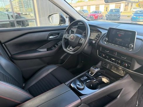 Used 2025 Nissan Rogue SV AWD/4WD image 13