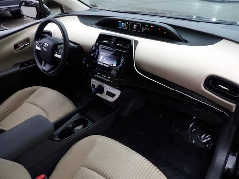 Used 2016 Toyota Prius image 19