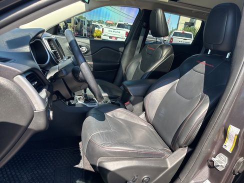 Used 2015 Jeep Cherokee Trailhawk w/ Comfort/Convenience Group image 29