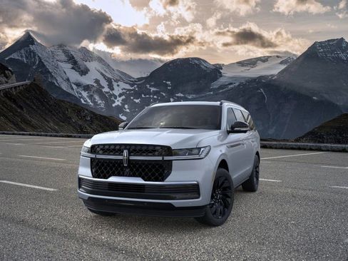 New 2026 Lincoln Navigator Reserve image 2