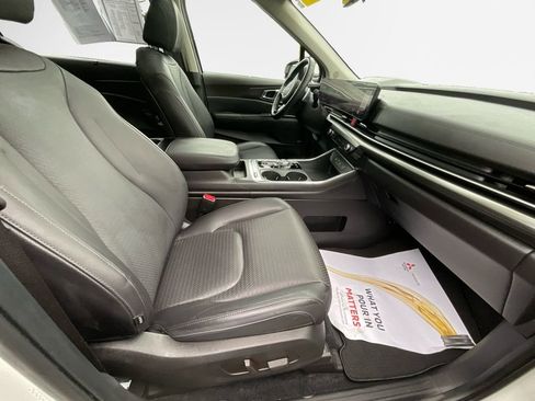 Certified 2025 Kia Carnival SX Prestige FWD image 26