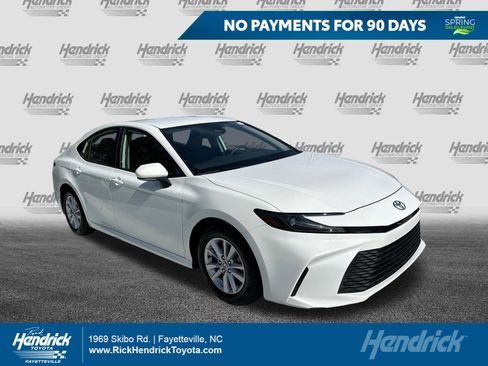 Certified 2025 Toyota Camry LE image 1