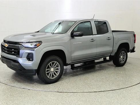 New 2026 Chevrolet Colorado LT w/ LT Convenience Package AWD/4WD image 3