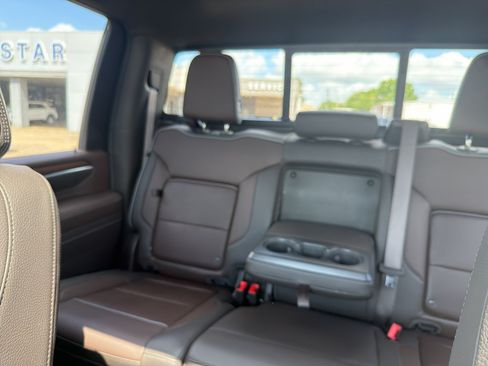 Used 2025 GMC Sierra 2500 Denali w/ Denali Reserve Package AWD/4WD image 31