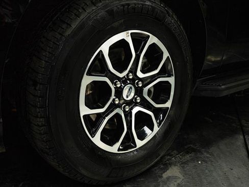 Used 2024 Ford Expedition XLT image 3