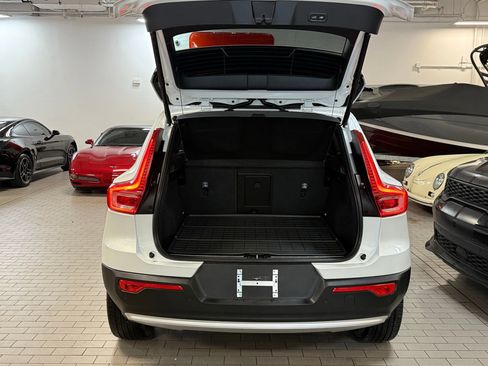 Used 2025 Volvo XC40 B5 Plus image 31