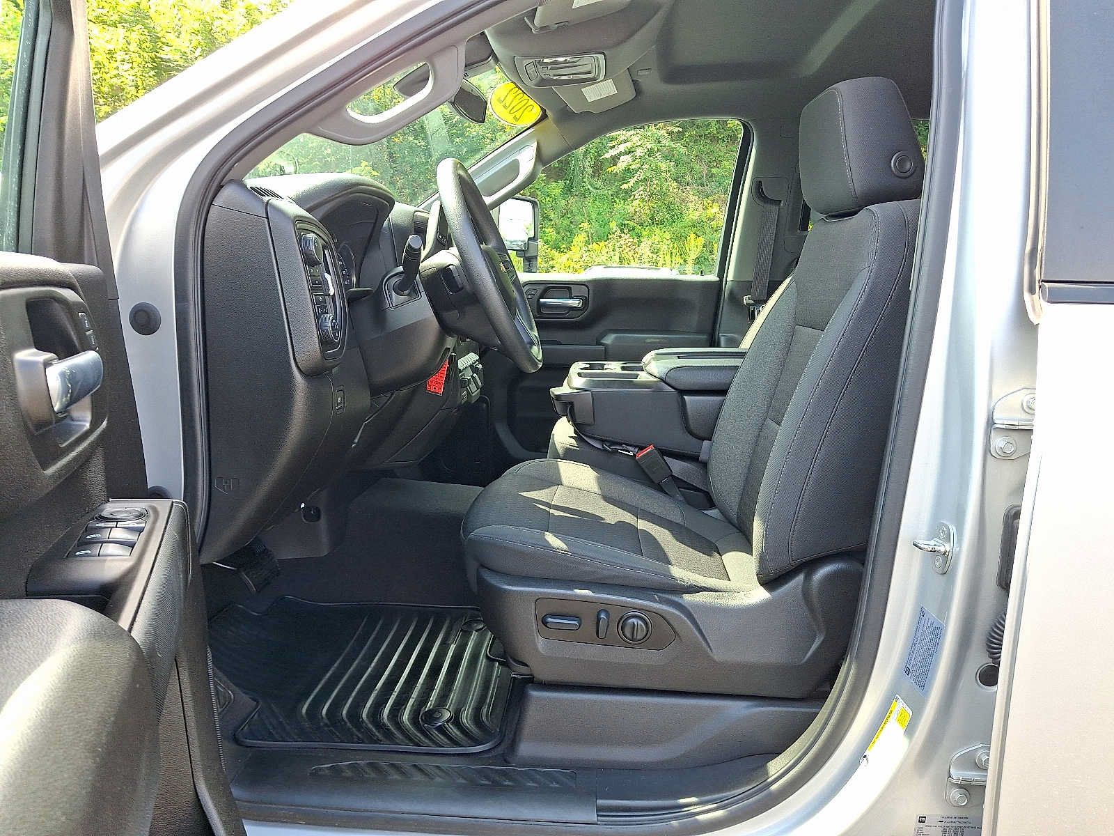 Used 2022 Chevrolet Silverado 2500 Custom w/ Custom Value Package AWD/4WD image 13