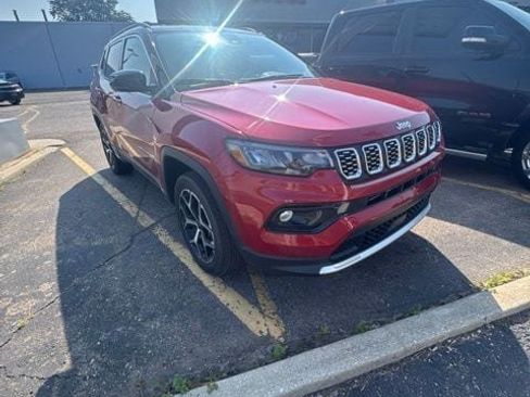 Used 2025 Jeep Compass Limited AWD/4WD image 2