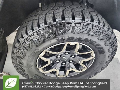 Used 2024 Chevrolet Colorado ZR2 w/ ZR2 Convenience Package III image 32