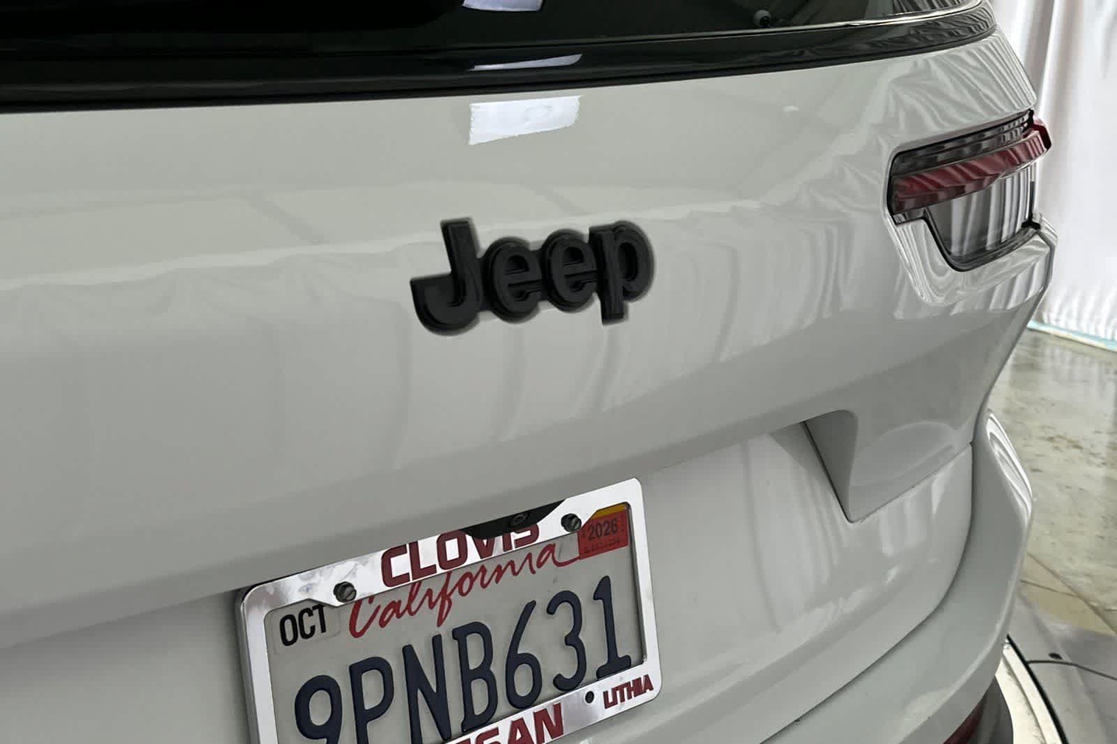 Used 2024 Jeep Grand Cherokee L Laredo RWD image 17