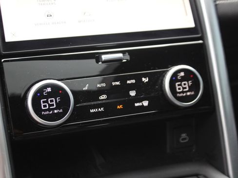 Certified 2024 Land Rover Discovery Dynamic SE image 20