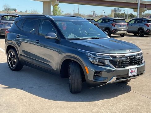 Used 2025 Kia Seltos S image 4