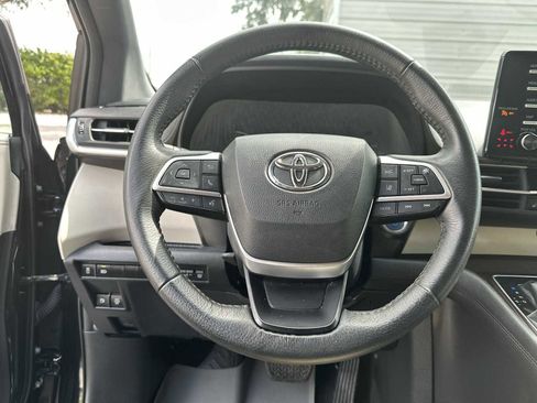 Used 2022 Toyota Sienna XLE FWD image 20