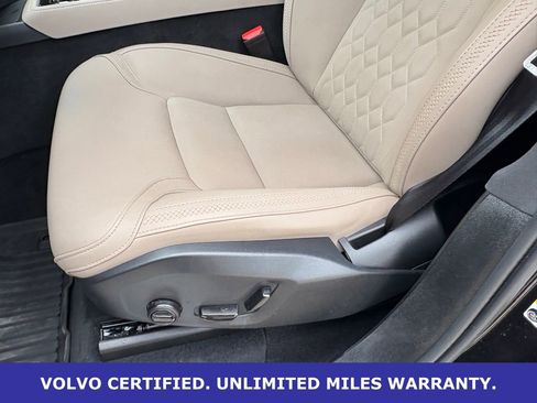 Certified 2025 Volvo XC90 B5 Plus AWD/4WD image 30