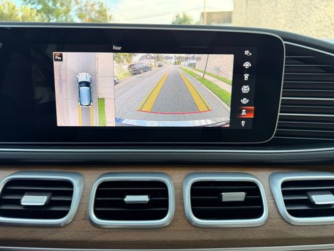 Used 2021 Mercedes-Benz GLE 450 4MATIC w/ AMG Line Exterior image 31