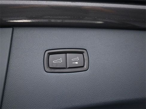 Used 2022 Porsche Cayenne S image 27