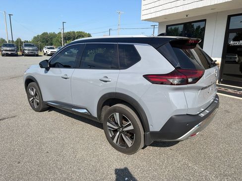 Used 2023 Nissan Rogue Platinum FWD image 7