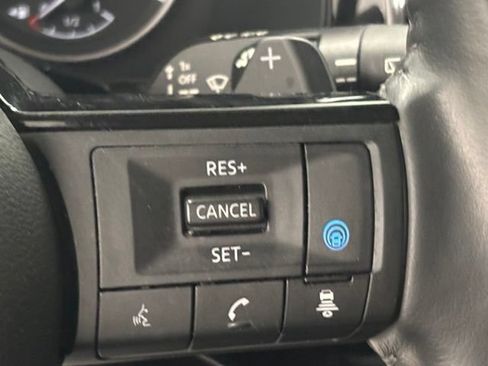 Used 2022 Nissan Pathfinder SV AWD/4WD image 21