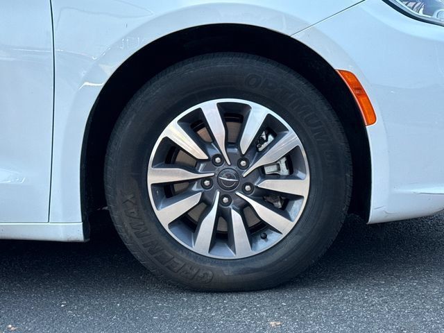 Used 2024 Chrysler Pacifica Limited FWD image 7