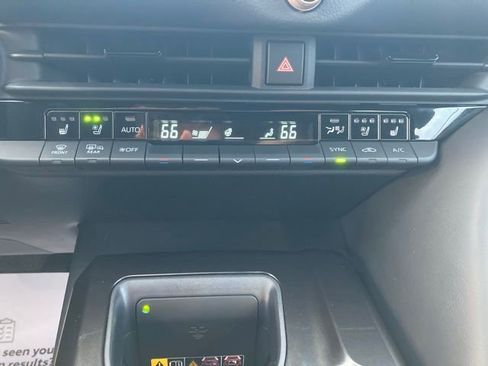 Used 2025 Toyota Crown Signia XLE image 31