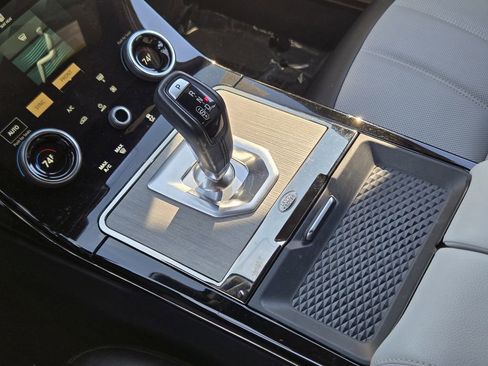 Used 2021 Land Rover Range Rover Evoque R-Dynamic SE image 22