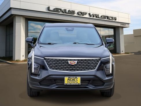 Used 2024 Cadillac XT4 Luxury w/ Cold Weather Package FWD image 6