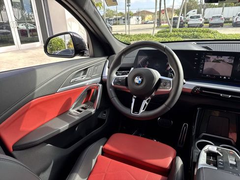 Used 2025 BMW X2 xDrive28i w/ M Sport Package image 22