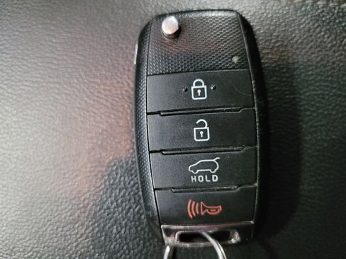 Used 2018 Kia Sorento LX image 32