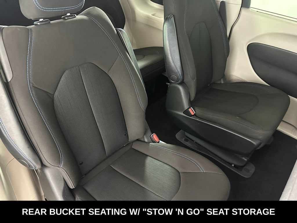 Used 2021 Chrysler Pacifica Touring w/ Cold Weather Group FWD image 27