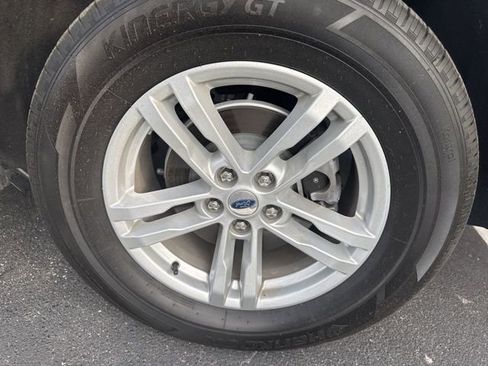 Used 2024 Ford Explorer XLT w/ Class IV Trailer Tow Package image 5