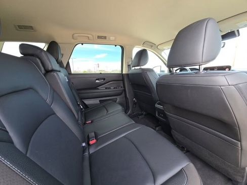 Certified 2025 Nissan Pathfinder SL AWD/4WD image 29