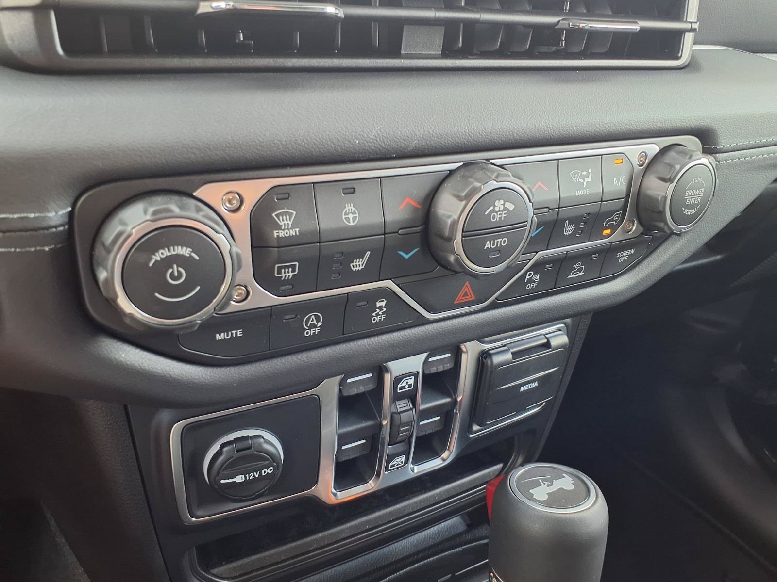 New 2026 Jeep Wrangler Unlimited Sahara AWD/4WD image 17