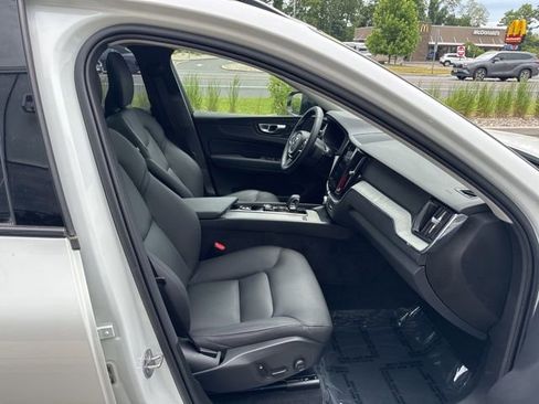Certified 2025 Volvo XC60 B5 Plus AWD/4WD image 15