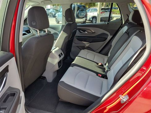 Used 2023 GMC Terrain SLE image 9