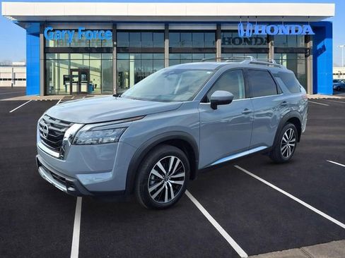 Used 2025 Nissan Pathfinder Platinum w/ Cargo Package image 4