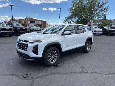 New 2026 Chevrolet Equinox LT w/ Convenience Package II FWD image 3
